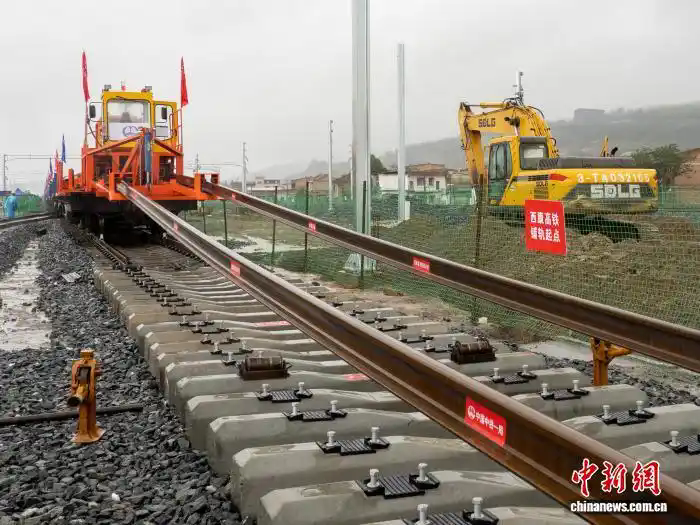 西康高铁全线铺轨正式启动
