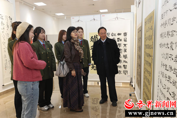 首届全省职业院校师生书画作品展举办