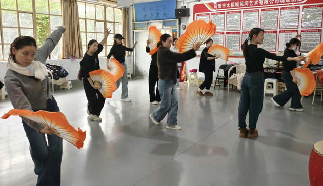 以艺为媒，扎根沃土奏新声 ——记陕西省旬阳市太极城民间艺术团赋能社会促发展