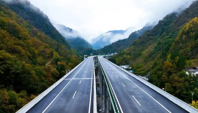 安岚高速公路岚皋至陕渝界段实现全线通车