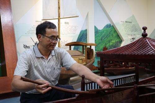 收藏汉江船运资料花几十年时间，他倾情捐出