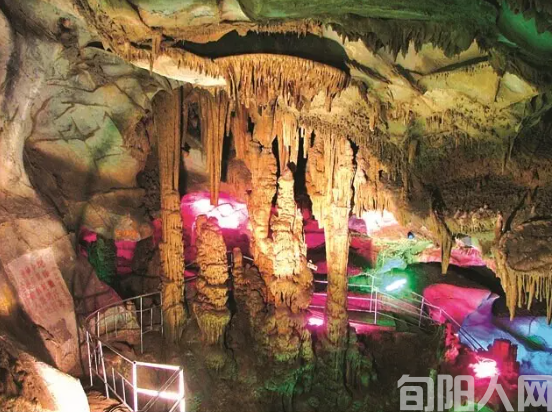 展歪头山沧桑 望神仙洞景象   文/刘家胜