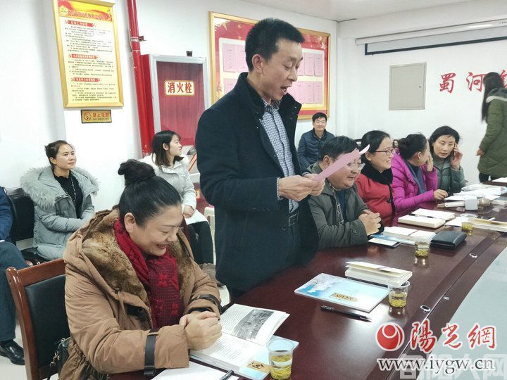 旬阳作家袁明秀散文集《蜀河往事》举行首发式(图6)