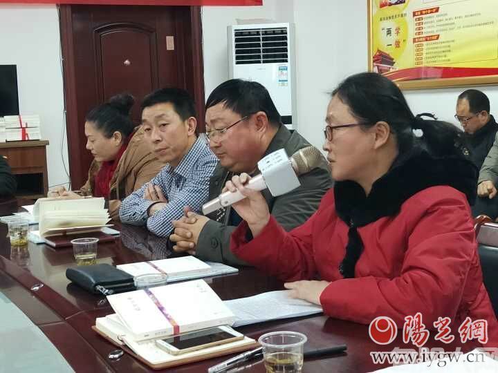 旬阳作家袁明秀散文集《蜀河往事》举行首发式(图3)