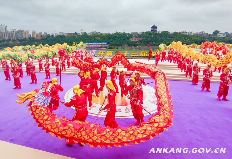 第二十三届中国安康汉江龙舟节主题活动盛大启幕(图3) 第二十三届中国安康汉江龙舟节主题活动盛大启幕(图3)