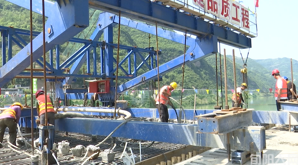 旬阳市棕溪汉江大桥，预计国庆左右建成通车！
