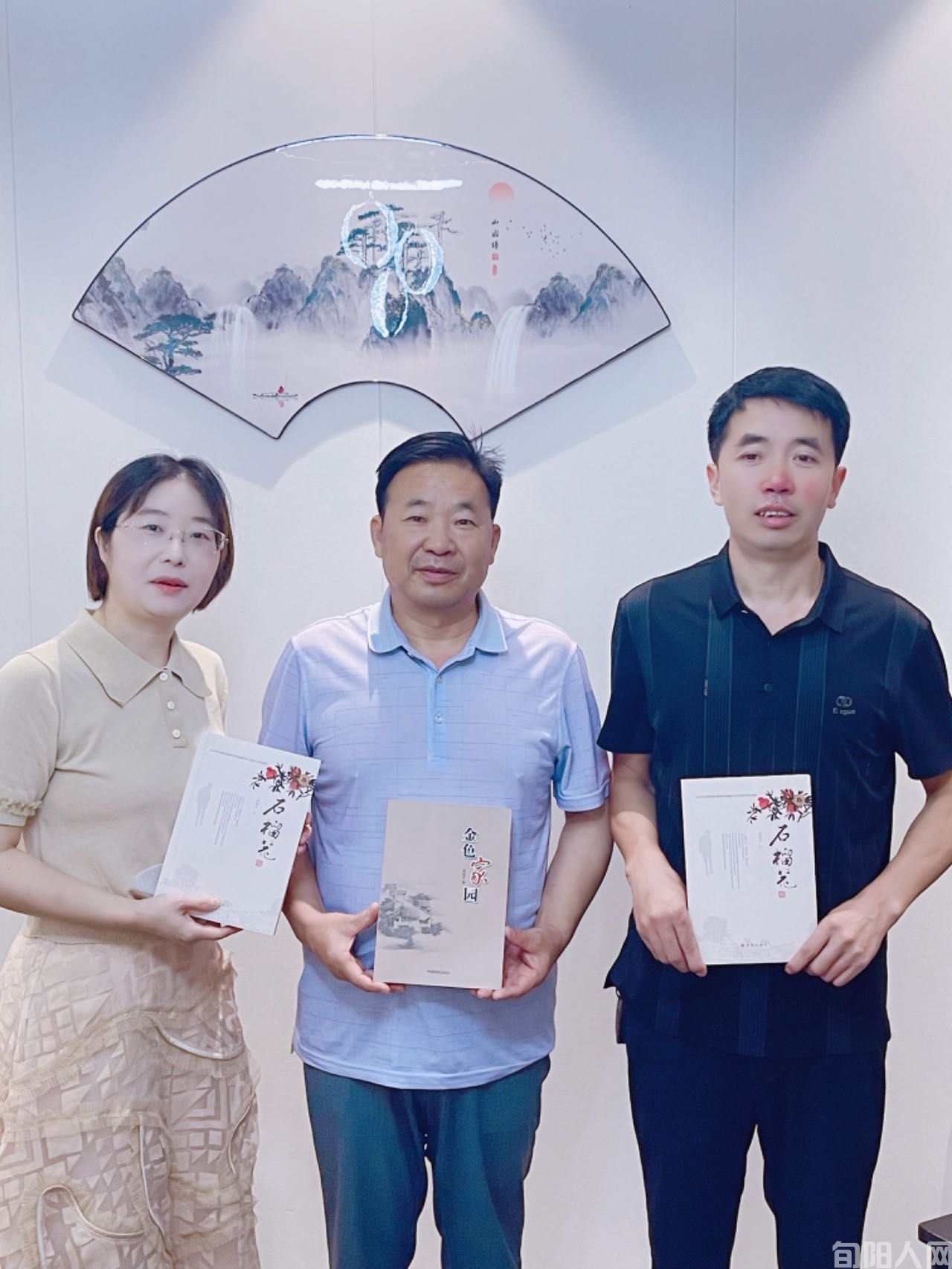 旬阳市本地四位知名作家为“旬阳人网”赠书(图7) 程根子05.jpg