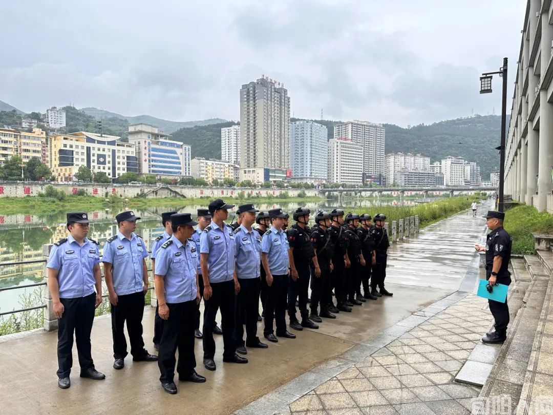 旬阳:法院法警大队与公安局特警大队首次开展跨警种交流共建活动(图4) 旬阳:法院法警大队与公安局特警大队首次开展跨警种交流共建活动(图4)