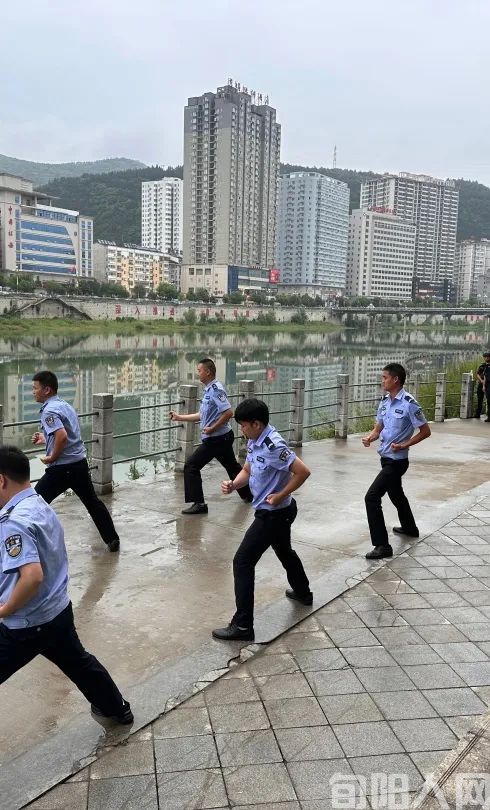 旬阳:法院法警大队与公安局特警大队首次开展跨警种交流共建活动(图3) 旬阳:法院法警大队与公安局特警大队首次开展跨警种交流共建活动(图3)