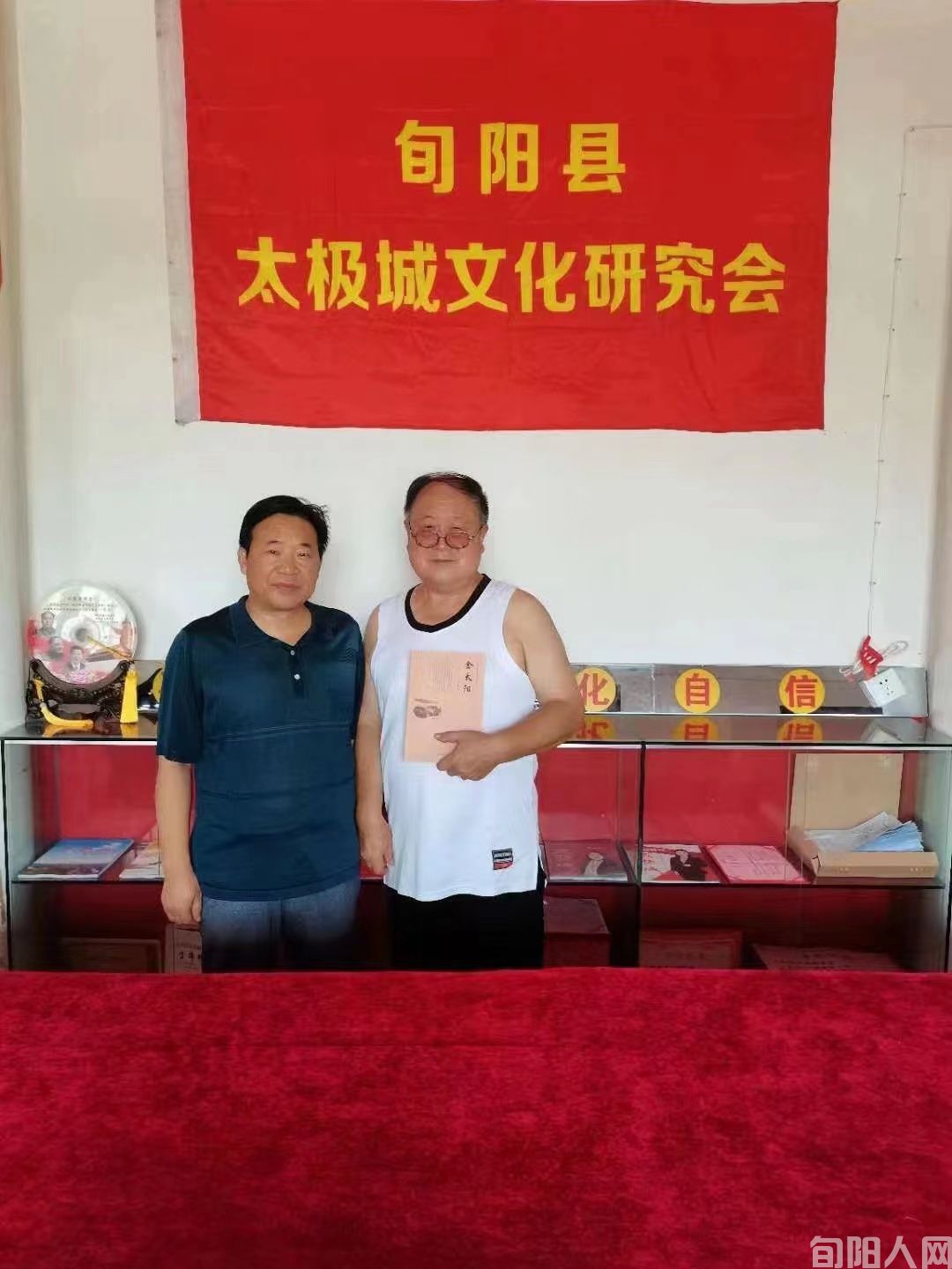 一束正在绽放的《石榴花》 文/刘家胜(图3) 石榴花02.jpg