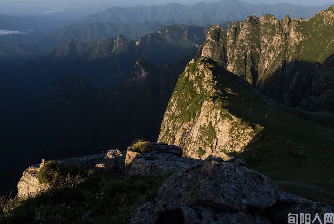 秦岭石 文/李虎山(图1) 秦岭石 文/李虎山(图1)