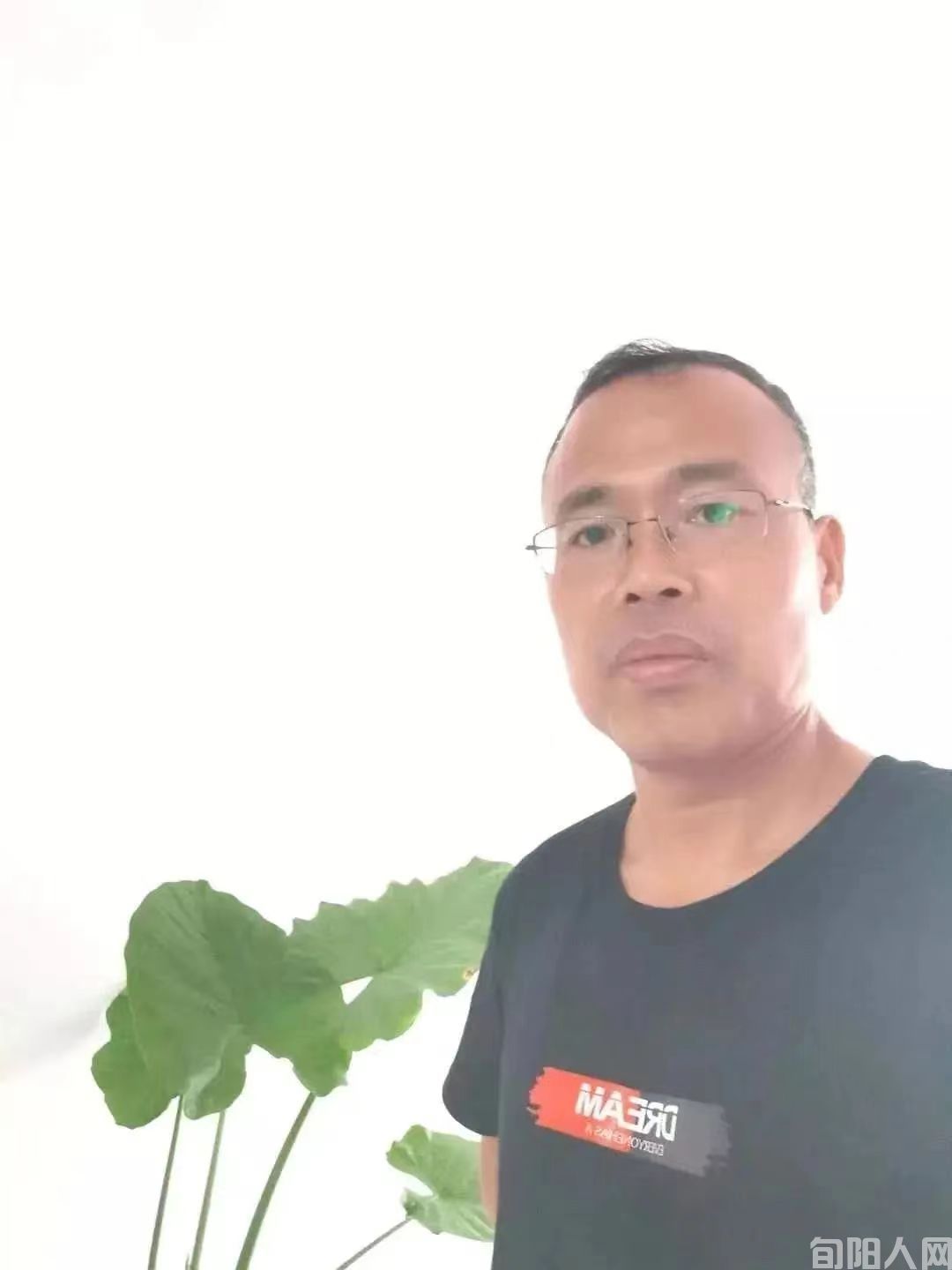 皖南事变烈士陵园 文/石岩磊(图3) 石岩磊老师照片.jpg