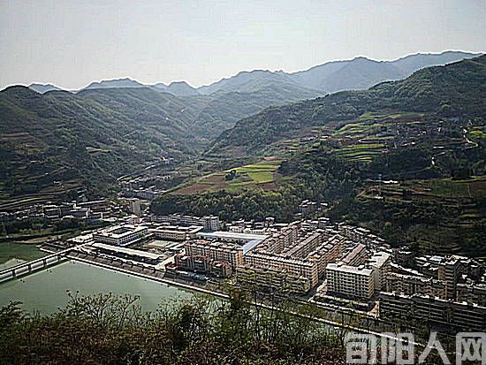 李大勋老师的眼神 文/任登庚(图1) 甘溪01.jpg