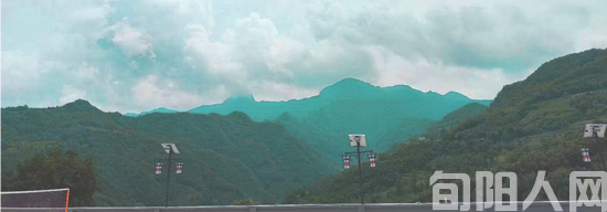 棕溪有美景 旅游到矾石 文图/鲁延河(图5) 歪头山.png