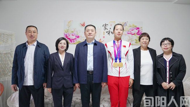 陈红星看望慰问亚运会冠军徐星叶(图2) 徐2.jpg