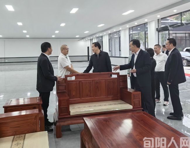 风雨无阻促发展 点燃振兴新引擎 —— 棕溪镇“十一”期间“双招双引”工作座谈会纪实(图3) 市长检查03.jpg