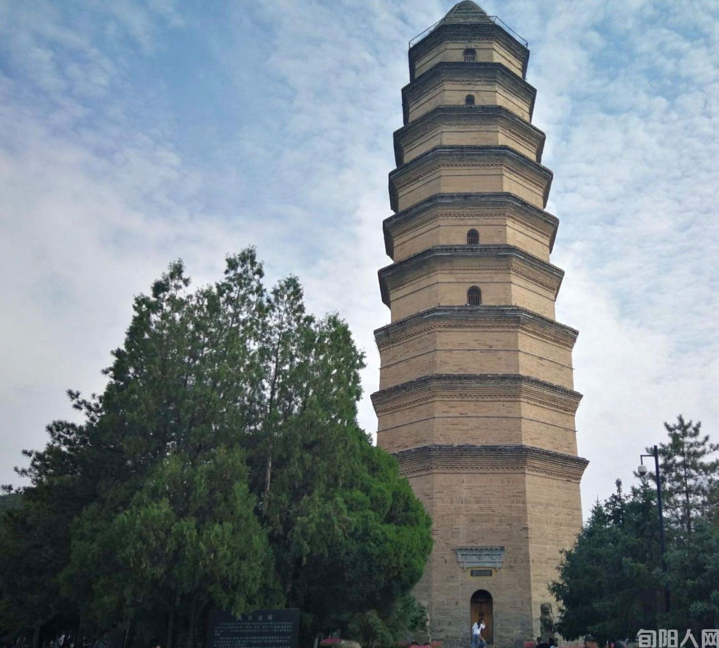 延安精神光永照 文/吕东奇(图1) 宝塔山.jpg