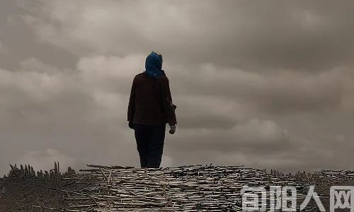 梨花雨雾情思浓 文 /吕东奇(图2) 母亲.jpg