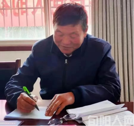 以文润心勇追梦,勤耕厚土终有成 ——丁香文学社团社长闰土访谈录(图2) 杨老师.png