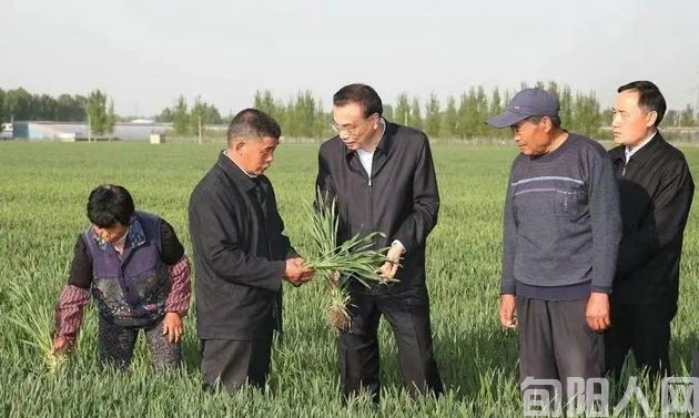 此刻 我正在为你流泪(诗歌) 文/闫秀民(图3) 总理3.jpg