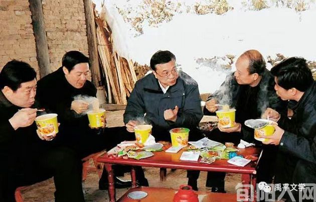 此刻 我正在为你流泪(诗歌) 文/闫秀民(图4) 总理4.jpg