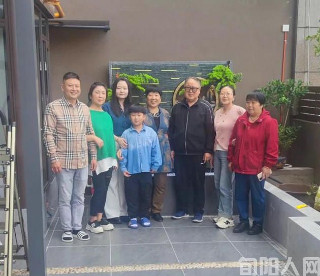 有一个休闲的地方 文/刘家胜(图2) 刘家胜全家福.jpg