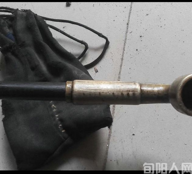 父亲的旱烟袋 文/向维录(图1) 旱烟袋子.jpg