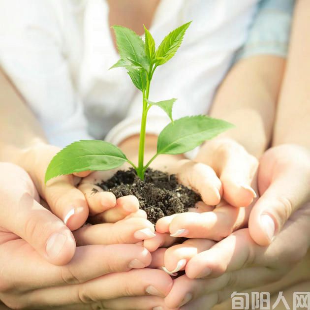 没妈的孩子像块宝 文/向维录(图1) 呵护.jpg