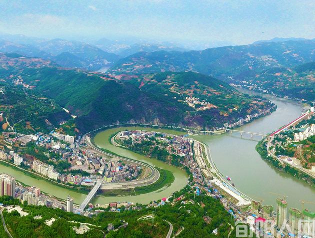 忠诚的光芒和力量 文/梁宏显(图1) 太极城的图片(更新后).jpg