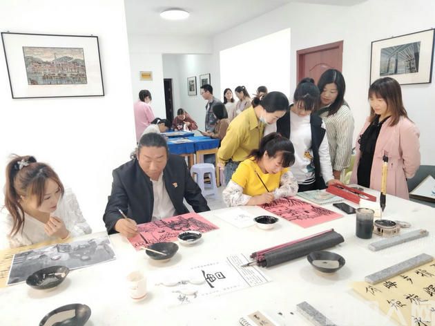 陕西旬阳城关镇四海逸家社区:“点单式”志愿服务暖人心(图1) 城关镇001.jpg