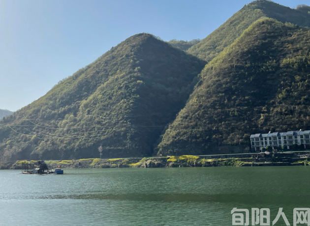 汉水人家 文/刘家胜(图1) 汉江两岸.jpg