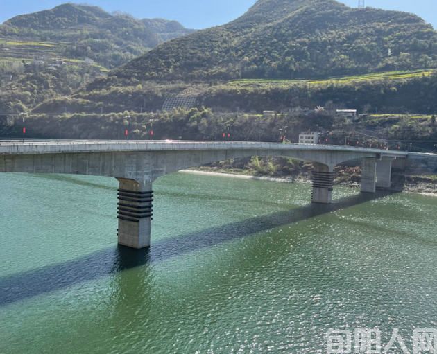 汉水人家 文/刘家胜(图2) 汉江两岸3.jpg