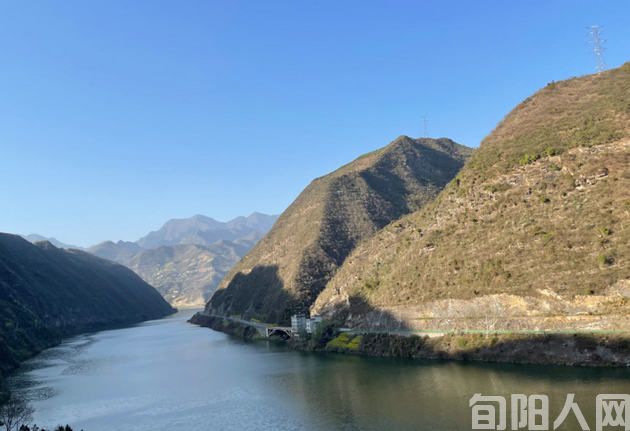 汉水人家 文/刘家胜(图2) 汉江两岸2.jpg