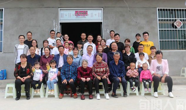 我与表叔的师弟情 文/梁宏显(图1) 罗.jpg