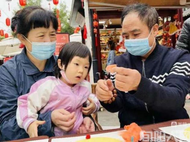 铁肩担道义,妙手传非遗——棉絮画传承人李海红的艺术精神(图4) 李海红5.jpg