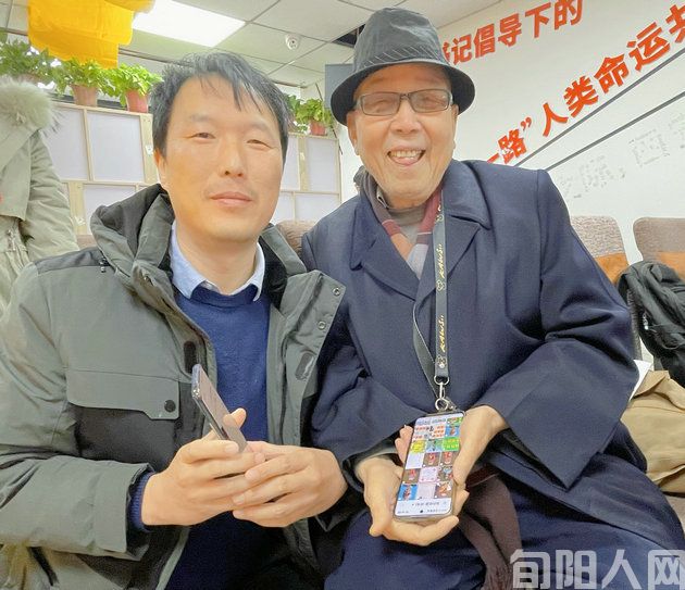 郑改华:耄耋之年雄风在 网络红人冲浪行 文/张根劳(图3) 潮爷.jpg