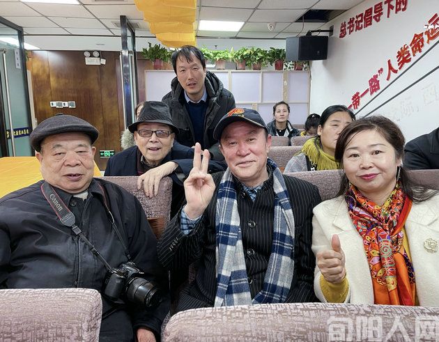 郑改华:耄耋之年雄风在 网络红人冲浪行 文/张根劳(图4) 潮爷2.jpg