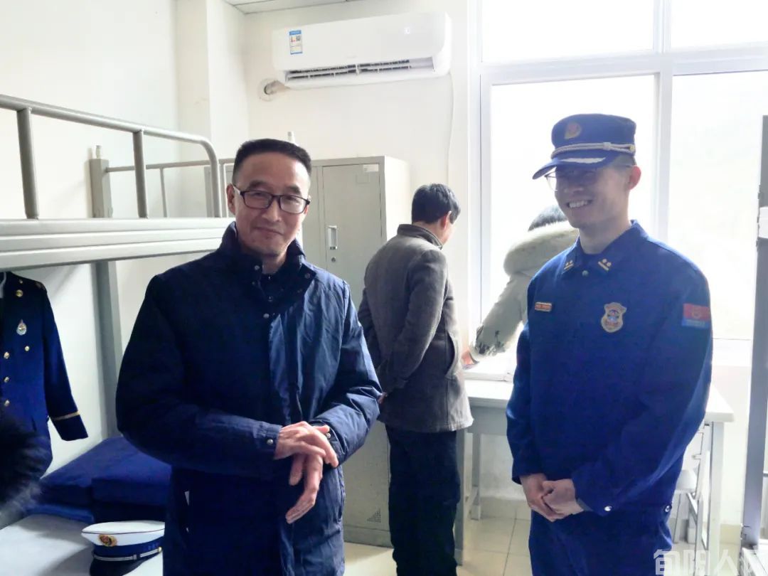 安康市恒口示范区长行村村委会和驻地居民代表一行走访慰问陕西机动队伍安康驻防分队(图5) 5.jpg