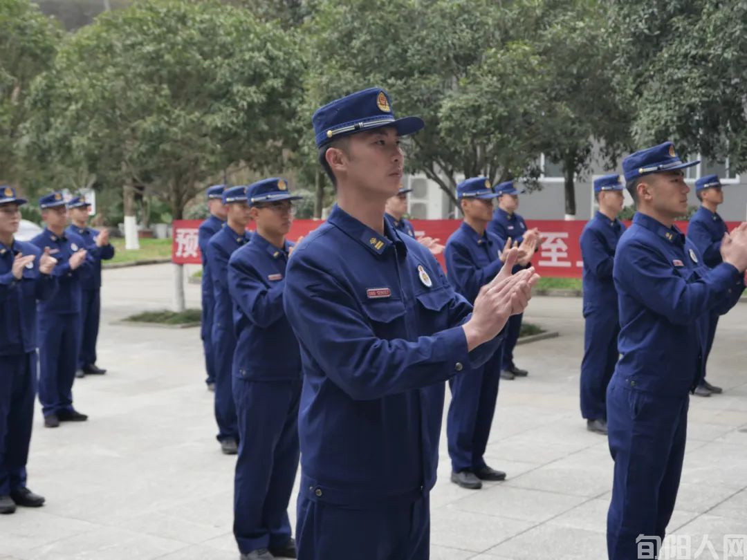 安康市恒口示范区长行村村委会和驻地居民代表一行走访慰问陕西机动队伍安康驻防分队(图6) 6.jpg