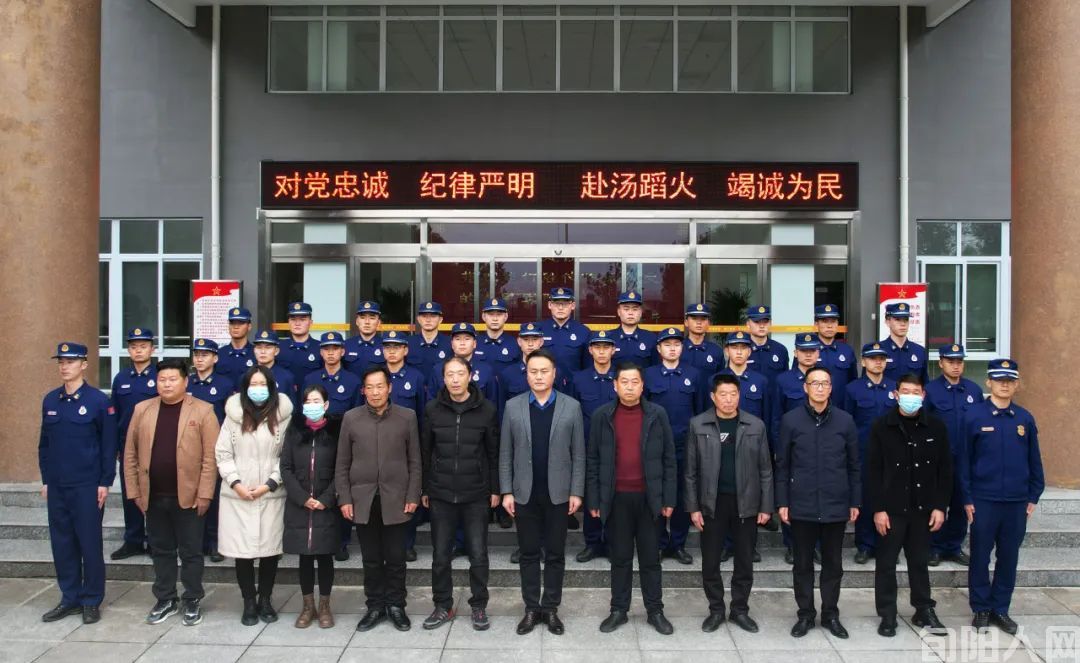 安康市恒口示范区长行村村委会和驻地居民代表一行走访慰问陕西机动队伍安康驻防分队(图9) 9.jpg