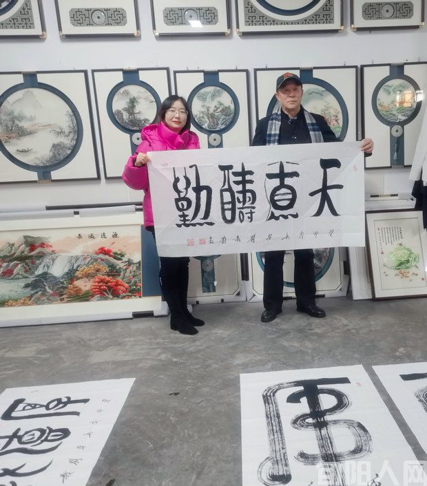 翰墨飘香 共聚旬城 ---陕西柳青书画院走进太极城作品交流活动(图4) 微信图片_20231226110511.jpg