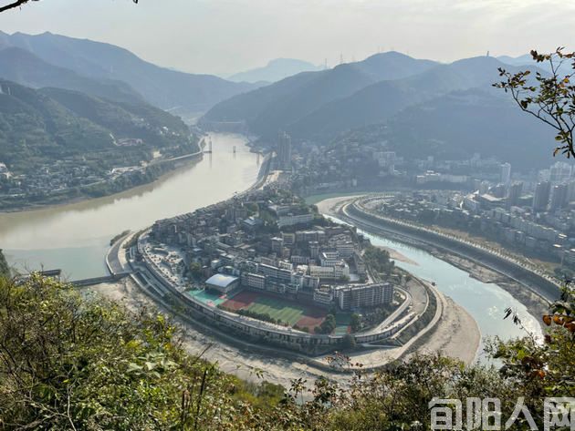 灵岩寺森林公园 文/张志琴(图1) 灵岩寺1.jpg