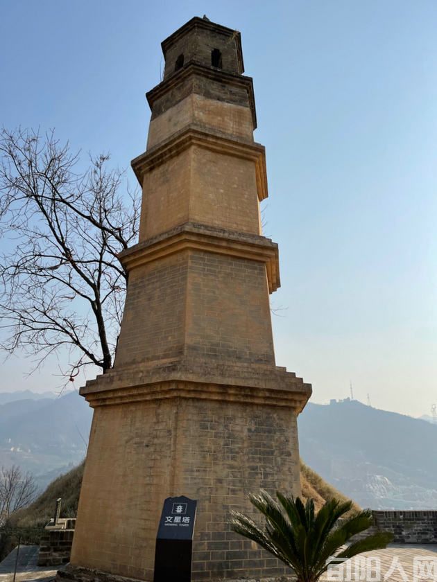 灵岩寺森林公园 文/张志琴(图2) 孟达墓.jpg