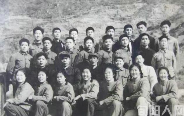 甜酸苦涩铺就人生路——读陈阳友小说《在那甜酸苦涩的岁月》随笔 文/龚建华(图2) 02.jpg