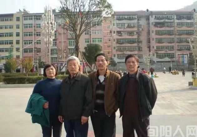 甜酸苦涩铺就人生路——读陈阳友小说《在那甜酸苦涩的岁月》随笔 文/龚建华(图6) 06.jpg