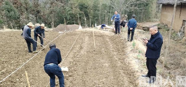 陕西省旬阳市石门镇:田间地头春耕忙(图1) 石门.jpg