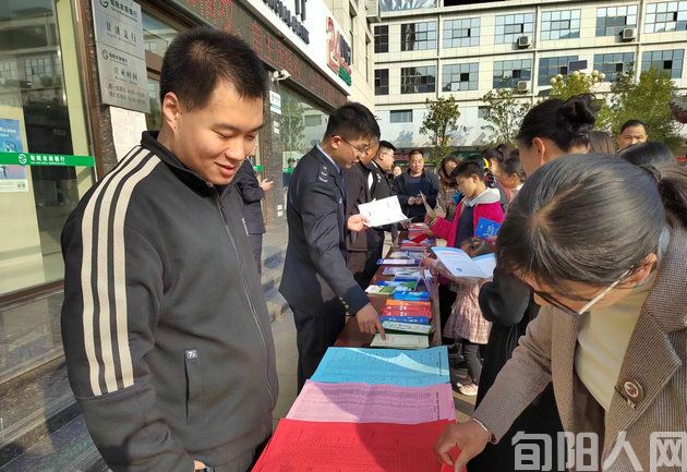 陕西省旬阳市市场监管局:营造“天天都是3.15”安全放心的消费环境(图1) 工商局.jpg