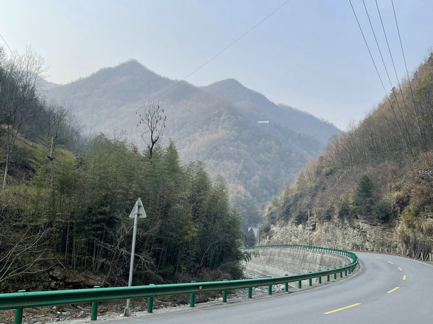 我家往在寺垭村 文/谷去皮(图1) 路.jpg