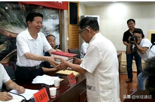 致力长篇小说创作  认真讲好商洛故事   文/王林斌