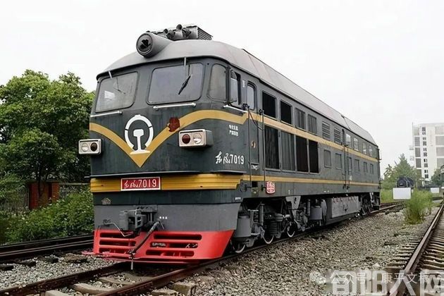 我的往事(77):学开火车 文/李康平(图1) 火车.jpg